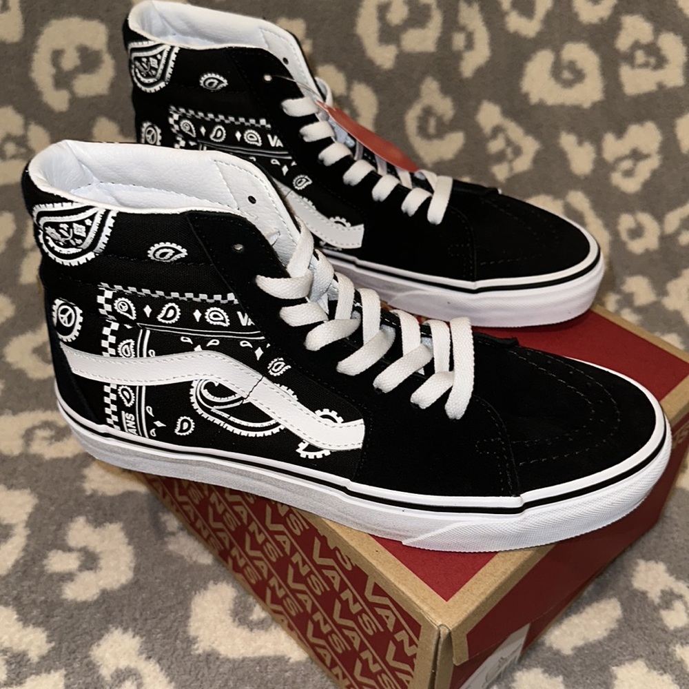 New Sk8-Hi Vans in Peace ☮️ Paisley